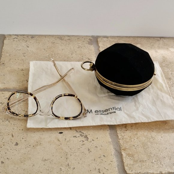 M ESSENTIAL Unique Hexagonal Clutch Purse - Picture 8 of 14